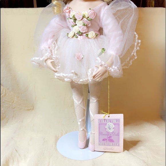 NWT 🩰LIMITED EDITION🩰COLLECTIBLE MEMORIES GISELLE PORCELAIN DOLL• - Picture 10 of 14